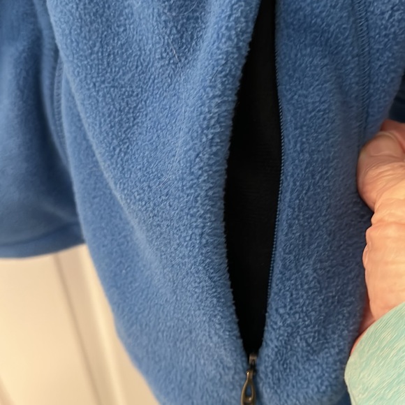 Columbia polar fleece titanium zip front jacket size medium. 3 zipper pockets. - Picture 8 of 8